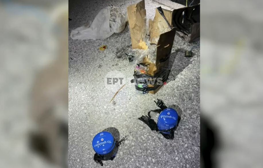 Καλύβια: Στο σασί είχε τοποθετηθεί ο εμπρηστικός μηχανισμός – Αποκλειστικές φωτογραφίες του ΕΡΤnews