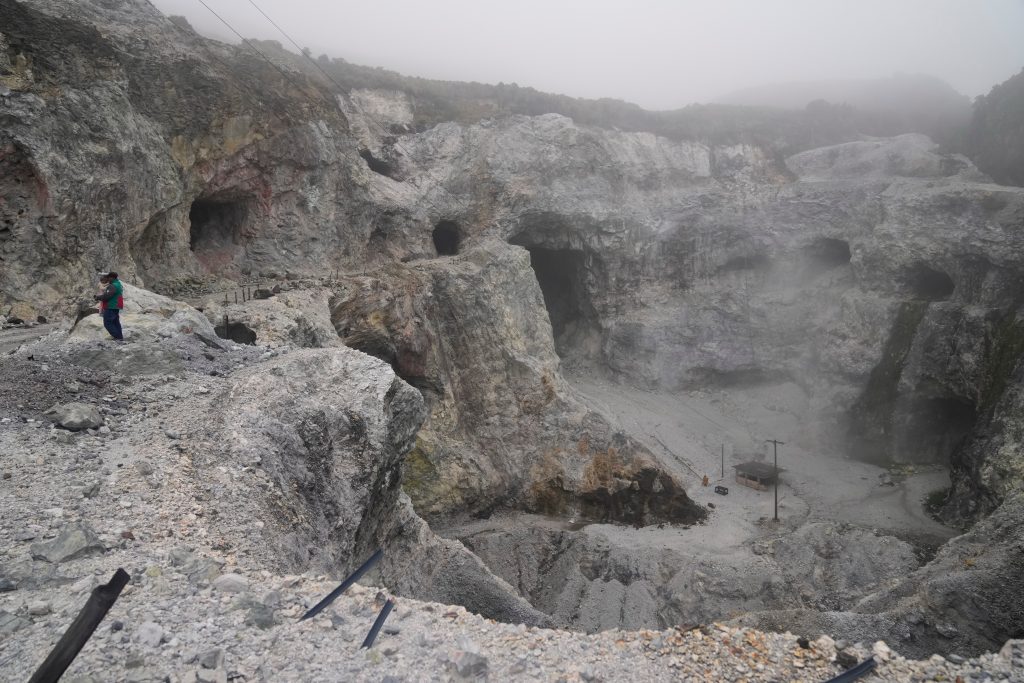 «Δεν φοβόμαστε, το ηφαίστειο είναι ο κύριος μας»: Η ζωή συνεχίζεται για τους αυτόχθονες Κολομβιανούς παρά τον κίνδυνο έκρηξης