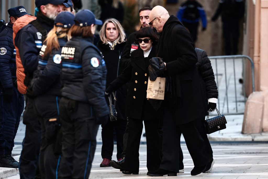 Μπριζίτ Μπαρντό: O σύζυγός της αποκάλυψε την αιτία θανάτου της – Με θέα τη Μεσόγειο το τελευταίο αντίο (Live εικόνα)