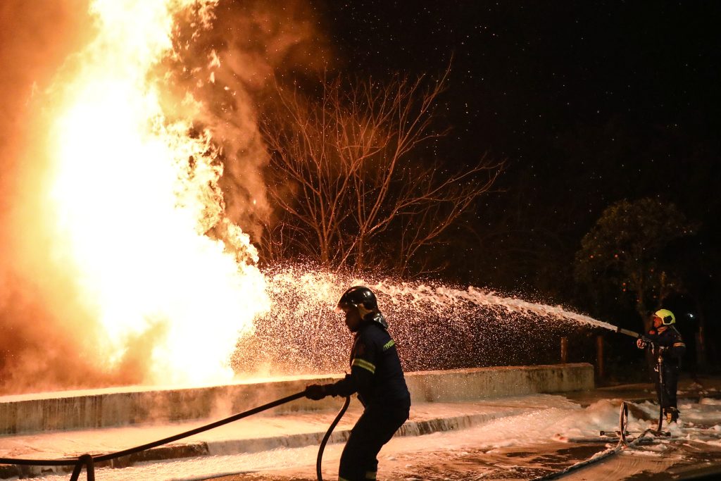 Πέραμα: Yπό μερικό έλεγχο η πυρκαγιά – Μήνυμα 112 προειδοποιεί για πυκνό καπνό