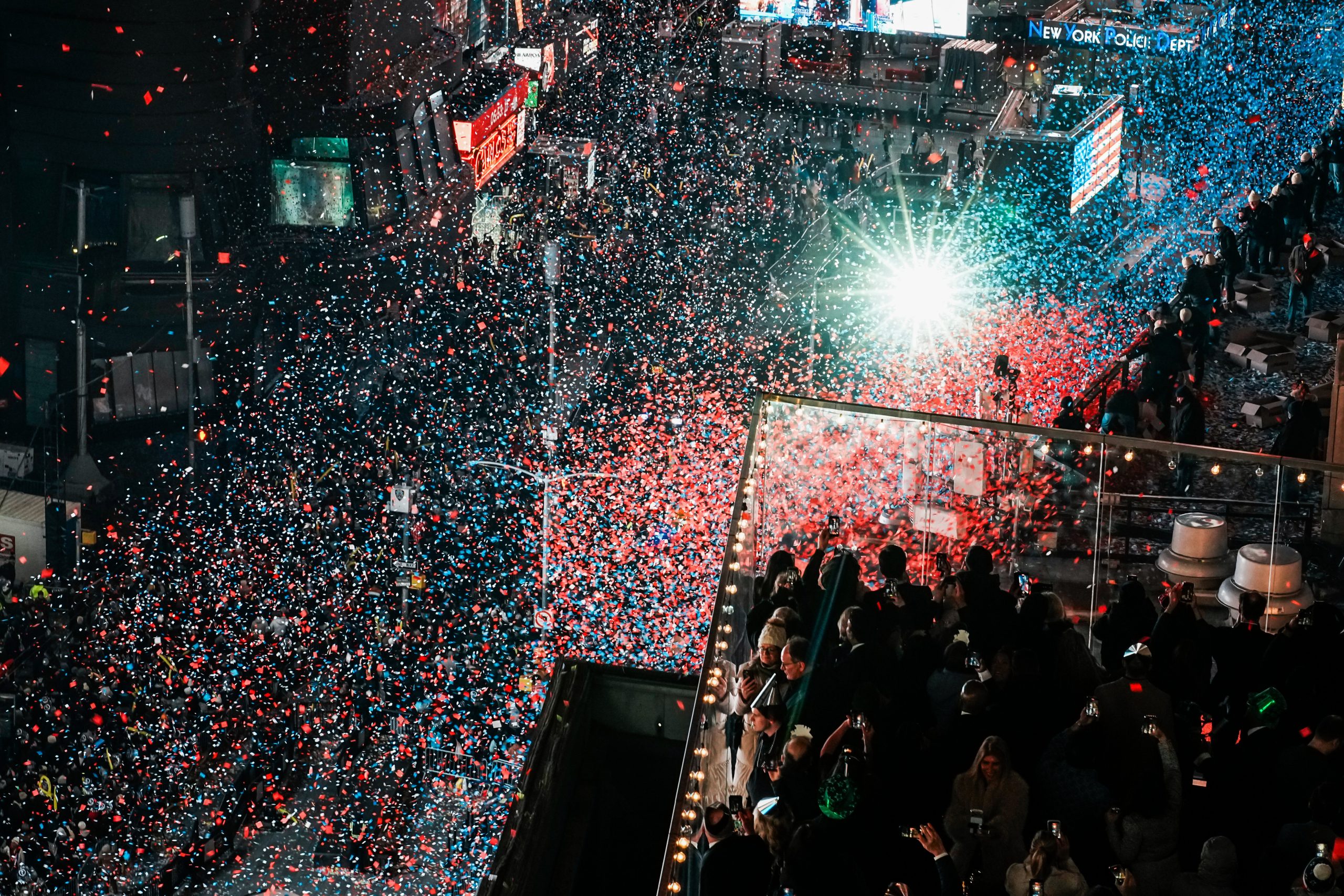 New Year's Eve New York Πρωτοχρονιά 2026: Εντυπωσιακοί εορτασμοί σε όλο τον κόσμο – Πυροτεχνήματα, φώτα και μηνύματα ειρήνης