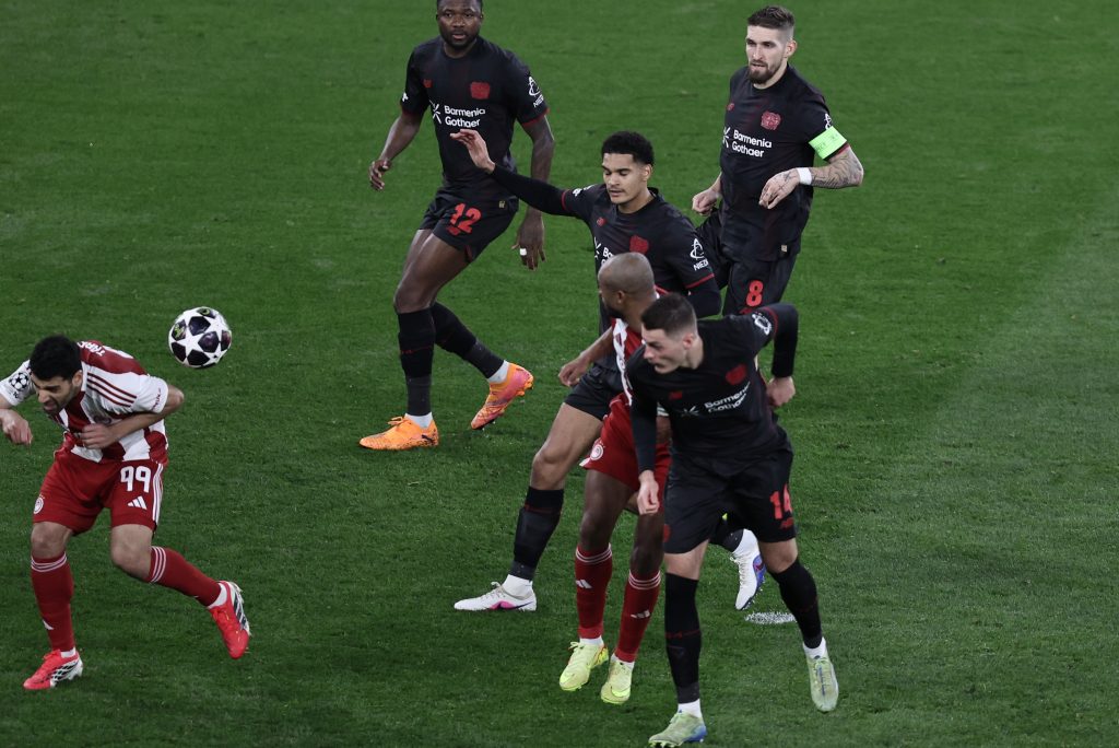 Αποφάσεις που “σημάδεψαν” το πρώτο παιχνίδι του Ολυμπιακού κόντρα στη Λεβερκούζεν