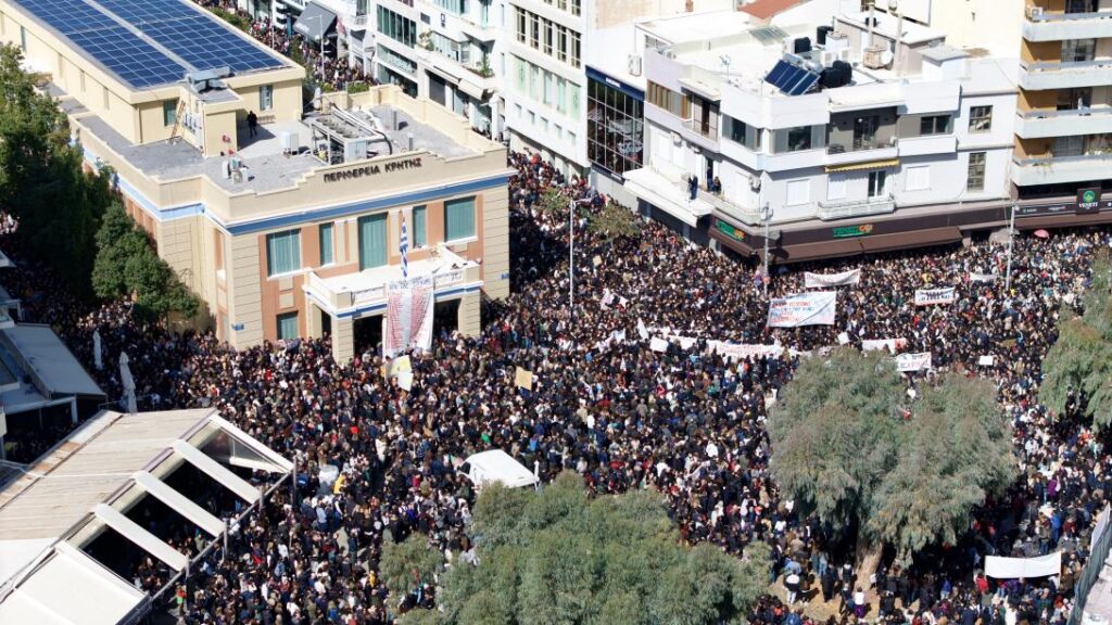 Απεργία 28 Φεβρουαρίου: Παραλύει η χώρα από τα συλλαλητήρια για τα Τέμπη – Οι συγκεντρώσεις στην Κρήτη