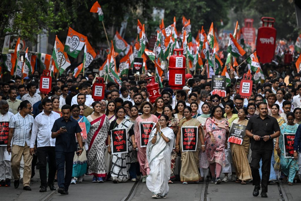 Πώς ένας παρατεταμένος πόλεμος με το Ιράν μπορεί να πυροδοτήσει παγκόσμια οικονομική κρίση