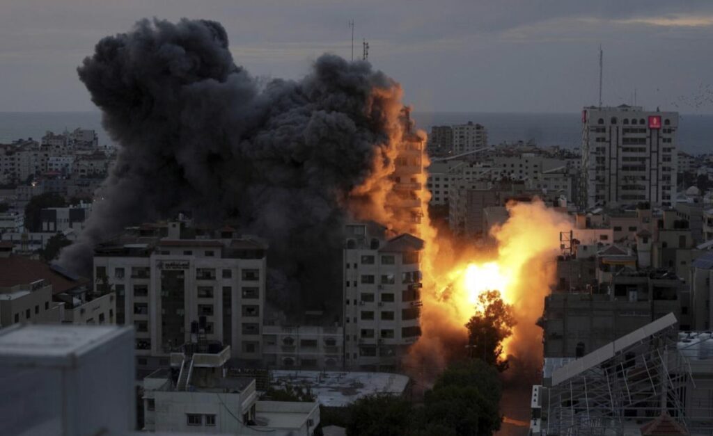 Ιράν: Επιθέσεις στο Ισραήλ και χτυπήματα σε χώρες του Κόλπου – «Όσοι έχουν αμερικανική βάση δεν θα γνωρίσουν ειρήνη»