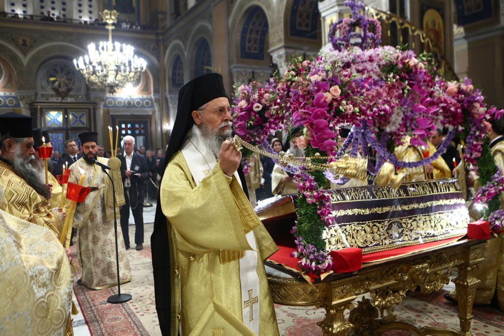 Σε κλίμα κατάνυξης η Ακολουθία και η Περιφορά του Επιταφίου σε όλη τη χώρα
