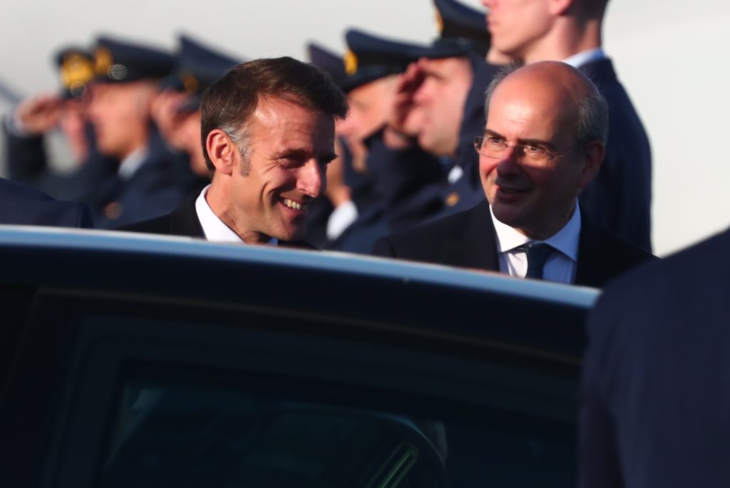 Στην Αθήνα ο Μακρόν: «Τα επόμενα χρόνια θα είναι υπαρξιακής σημασίας για την ΕΕ», δήλωσε από τη Ρωμαϊκή Αγορά ο Μητσοτάκης