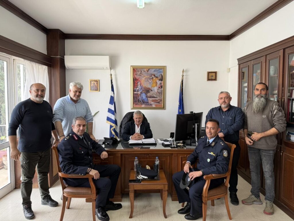 Συνάντηση Δημάρχου Φαιστού, Γρηγόρη Νικολιδάκη, με τον Αστυνομικό Διευθυντή Ηρακλείου, Ταξίαρχο Πάρη Χηνόπουλο