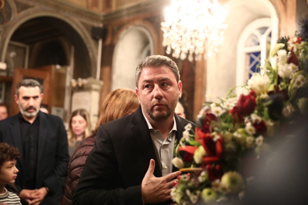 Σε κλίμα κατάνυξης η Ακολουθία και η Περιφορά του Επιταφίου σε όλη τη χώρα