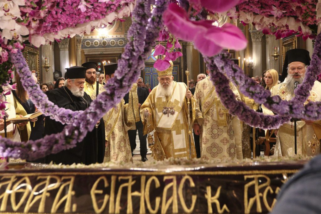 Σε κλίμα κατάνυξης η Ακολουθία και η Περιφορά του Επιταφίου σε όλη τη χώρα