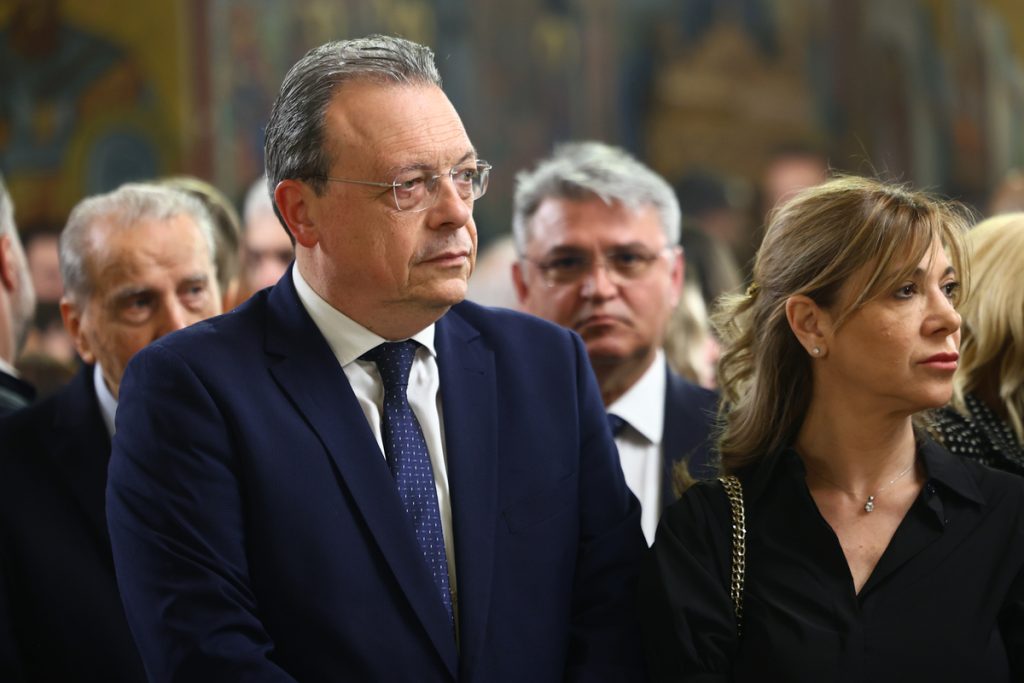 Σε κλίμα κατάνυξης η Ακολουθία και η Περιφορά του Επιταφίου σε όλη τη χώρα