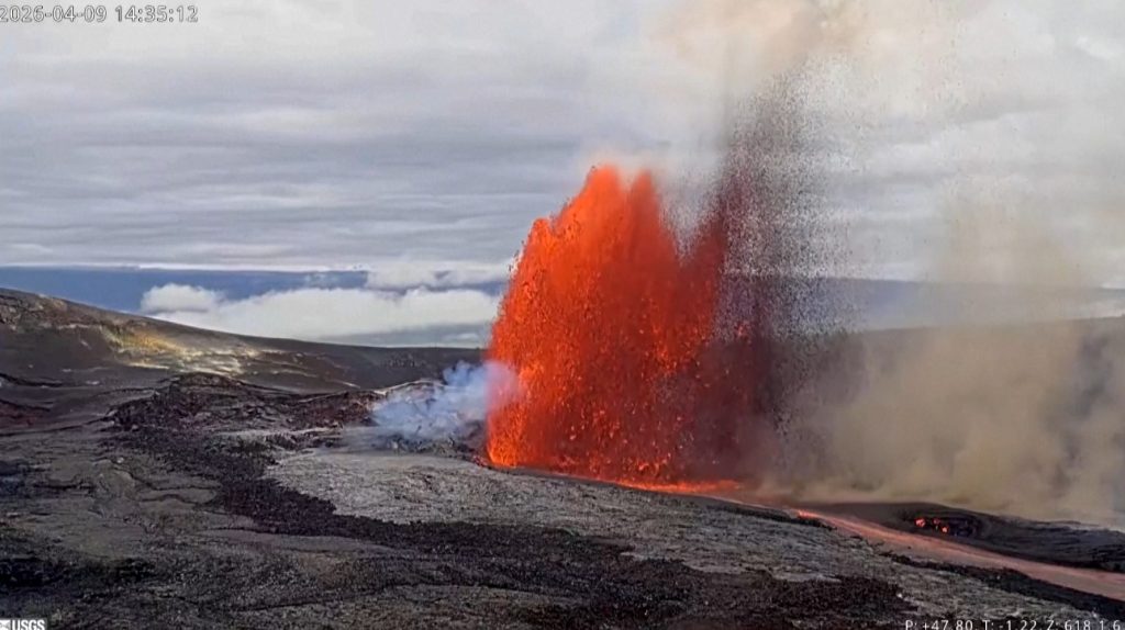 Χαβάη: Εντυπωσιακή έκρηξη του ηφαιστείου Κιλαουέα – Λάβα εκτοξεύτηκε σε ύψος 190 μέτρων