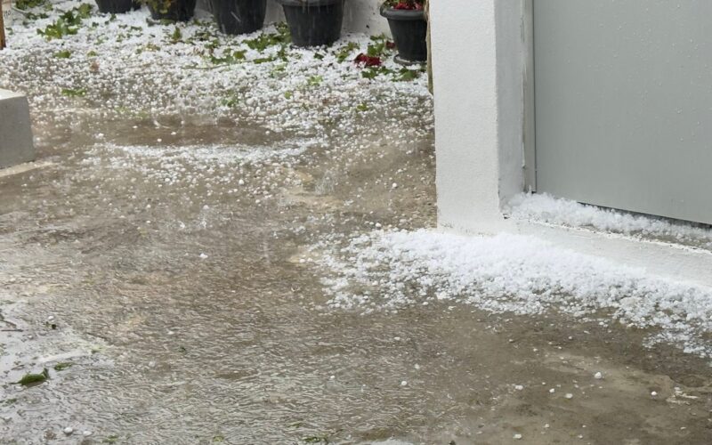Σφοδρή χαλαζόπτωση «χτύπησε» την ενδοχώρα του Ηρακλείου