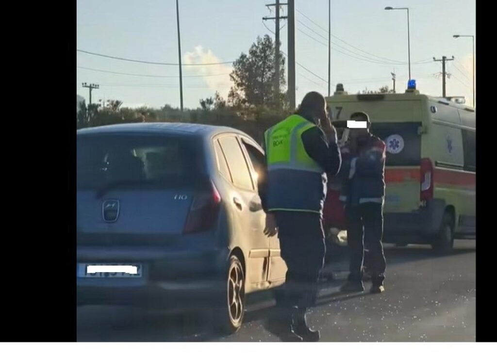 Ηράκλειο: Καραμπόλα στην Εθνική Οδό με ανατροπή οχήματος