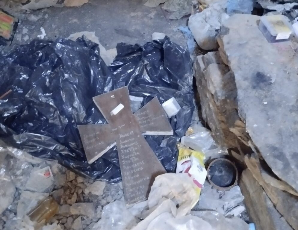 «Η ντροπή του Ψηλορείτη» – Σε σκουπιδότοπο μετέτρεψαν ασυνείδητοι το εκκλησάκι του Τίμιου Σταυρού