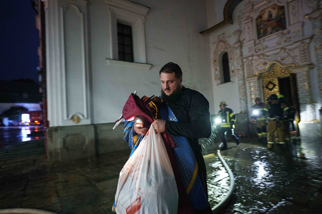 Επικοινωνία Βαρθολομαίου με Ζελένσκι: «Πράξη βαρβαρότητας και ασέβειας» η ρωσική πυραυλική επίθεση κατά της Λαύρας του Κιέβου