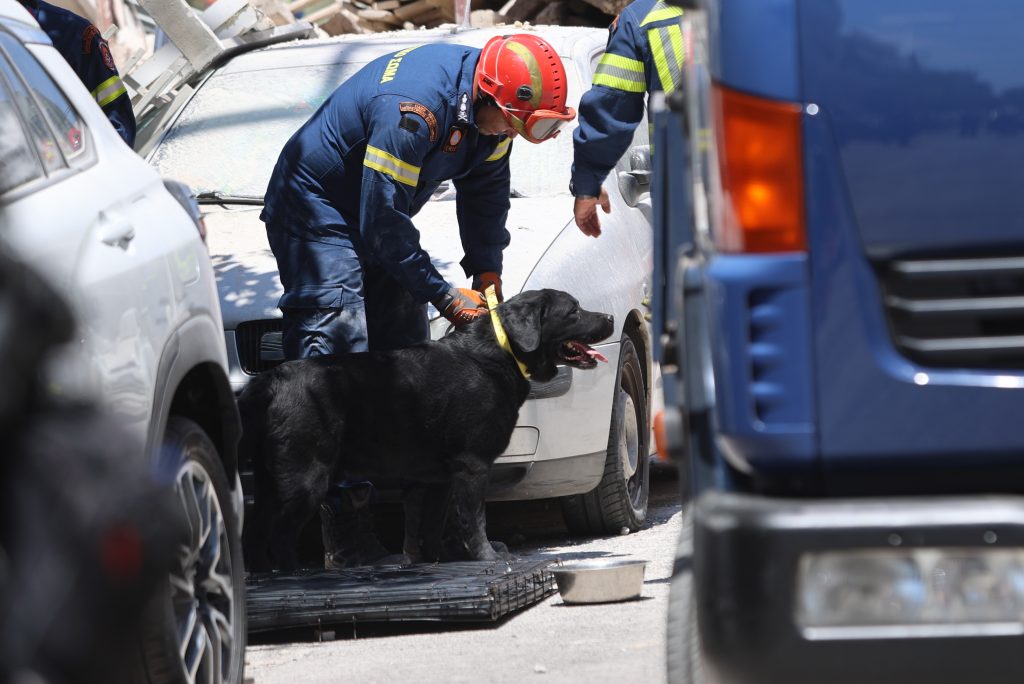 Εκπρόσωπος της Πυροσβεστικής στο ΕΡΤNews: Πώς κινήθηκε η Πυροσβεστική – Ενεργοποιήθηκε το πρωτόκολλο για καταρρεύσεις κτιρίων μετά από σεισμό