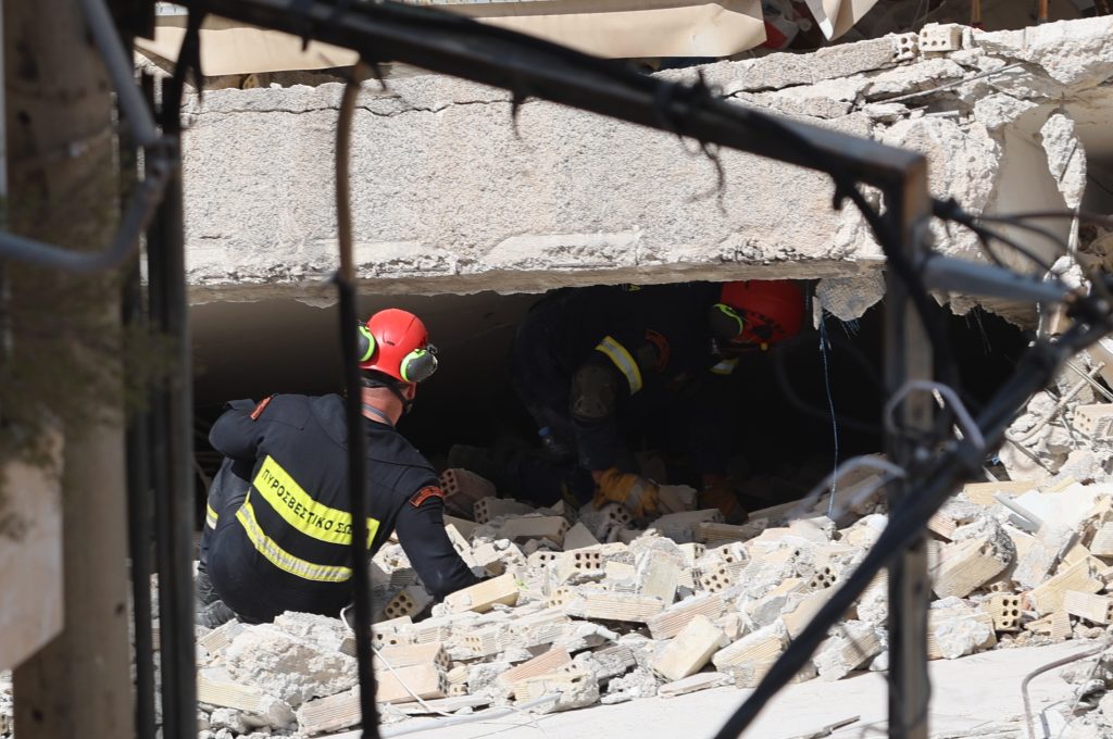 Εκπρόσωπος της Πυροσβεστικής στο ΕΡΤNews: Πώς κινήθηκε η Πυροσβεστική – Ενεργοποιήθηκε το πρωτόκολλο για καταρρεύσεις κτιρίων μετά από σεισμό