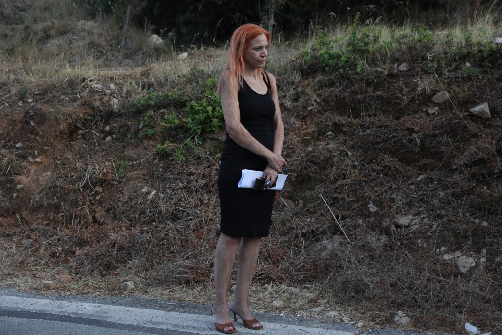 Σε κλίμα βαθιάς συγκίνησης οι εκδηλώσεις μνήμης για τα 104 θύματα στο Μάτι – Τρισάγιο, προσκλητήριο νεκρών και πορεία στο δρόμο της φωτιά