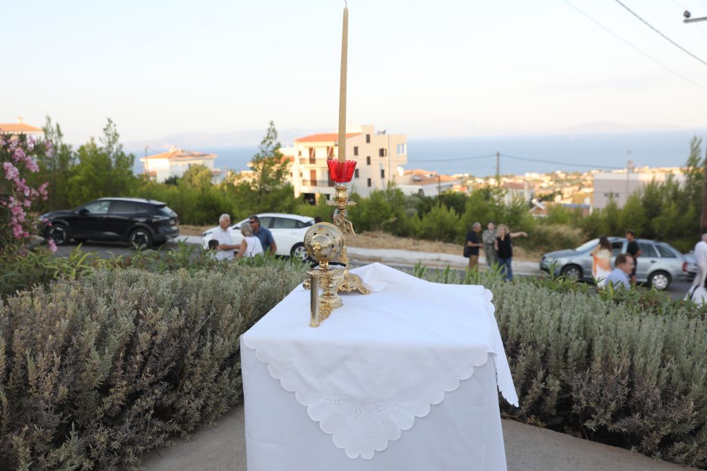 Σε κλίμα βαθιάς συγκίνησης οι εκδηλώσεις μνήμης για τα 104 θύματα στο Μάτι – Τρισάγιο, προσκλητήριο νεκρών και πορεία στο δρόμο της φωτιά