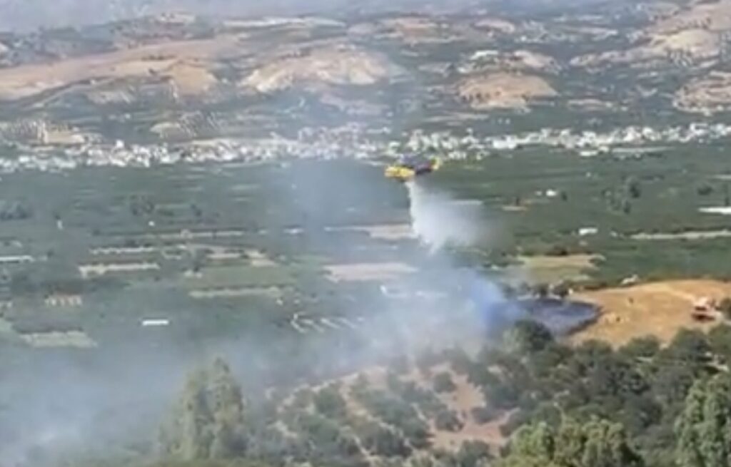 Περιορίστηκε το πύρινο μέτωπο στην Αληθινή του Δήμου Φαιστού