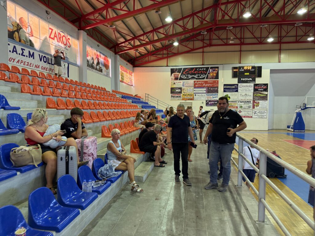 Στο Κλειστό γυμναστήριο Μοιρών οι ανθρώποι που εκκενώνουν την Αγία Γαλήνη