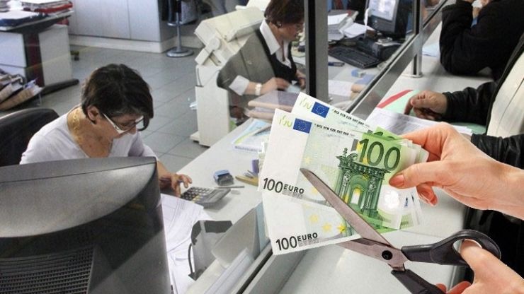 Η Εφορία σβήνει περισσότερα χρέη από όσα εισπράττει – Τι δείχνει η αποκαλυπτική έκθεση του Γραφείου Προϋπολογισμού του Κράτους στη Βουλή