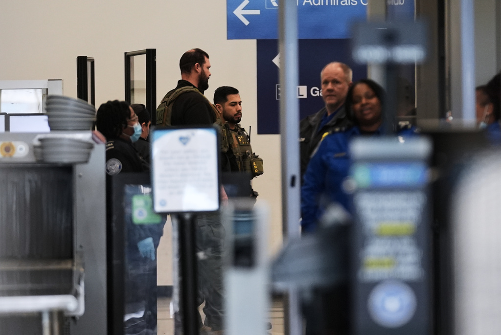 ΗΠΑ: Δικαστήριο ακύρωσε την απαγόρευση έκδοσης βίζας για μετανάστες από 75 χώρες