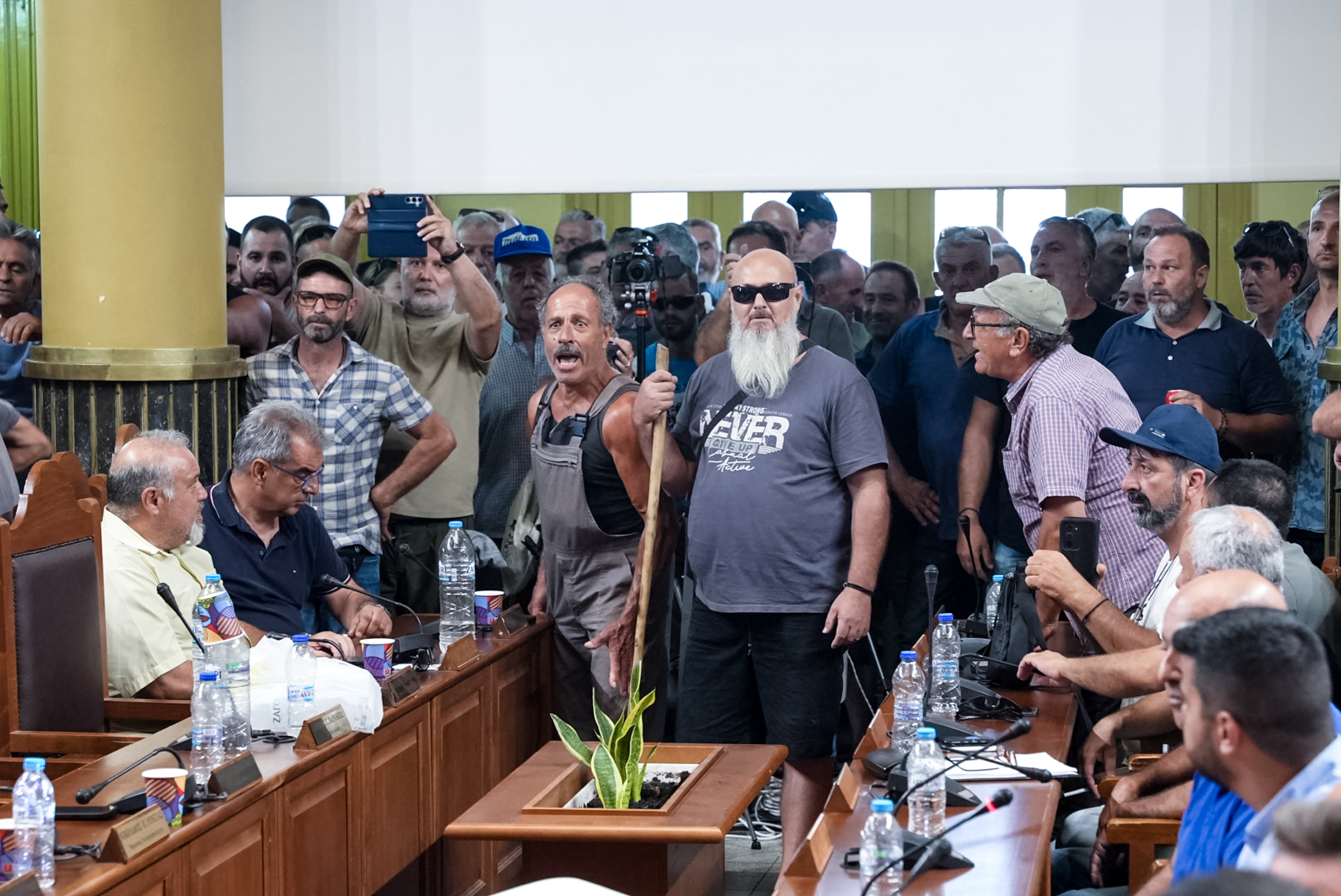Περιφερειακό συμβούλιο Βορείου Αιγαίου με θέμα τον αφθώδη πυρετό