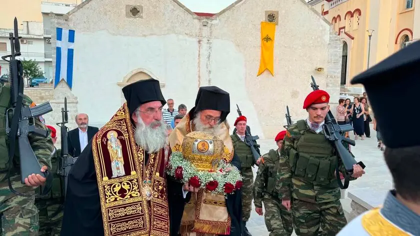 Οι μνήμες ζωντάνεψαν ξανά στη Μεσαρά: Συγκίνηση στην “επιστροφή” της Τίμιας Κάρας του Αγίου Τίτου