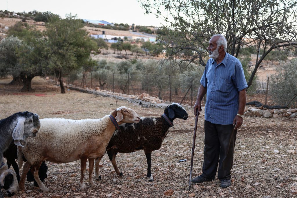 Δυτική Όχθη: Έποικοι πυρπόλησαν κτήρια, οχήματα και παλαιστινιακές περιουσίες στο χωριό Τζαλούντ, κοντά στη Ναμπλούς
