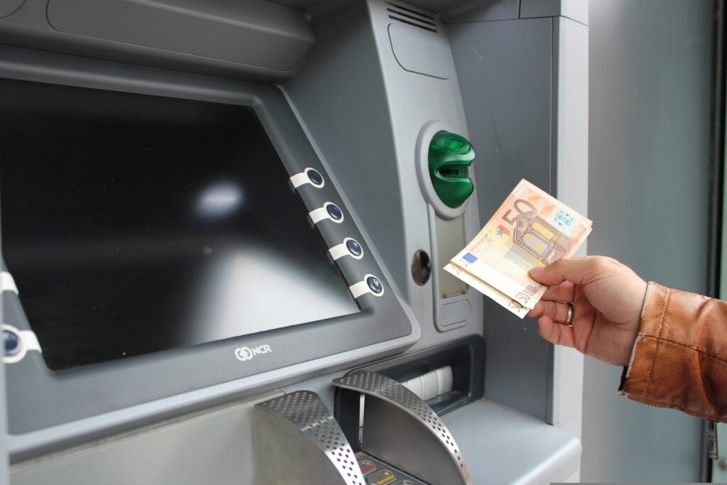 Συνταξιούχοι: Πότε καταβάλλονται τα 400 ευρώ – Ποιοι είναι δικαιούχοι και ποιοι εξαιρούνται