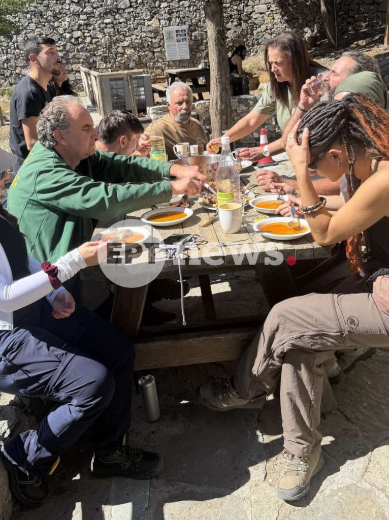 Χανιά: «Λήξη συναγερμού» για τους 8 εγκλωβισμένους στο φαράγγι – Oλοκληρώθηκε η επιχείρηση μεταφοράς τους