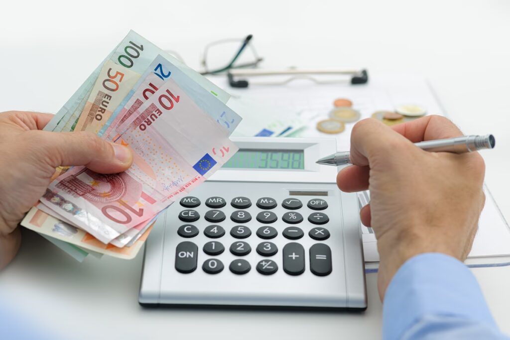 Έρευνα: Η ακρίβεια αλλάζει τις καταναλωτικές συνήθειες – Σε ποιες κατηγορίες «κόβουν» δαπάνες οι περισσότεροι